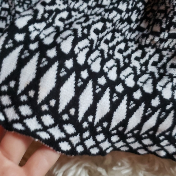 F21 Sweater Knit Skater Skirt - Picture 4 of 5